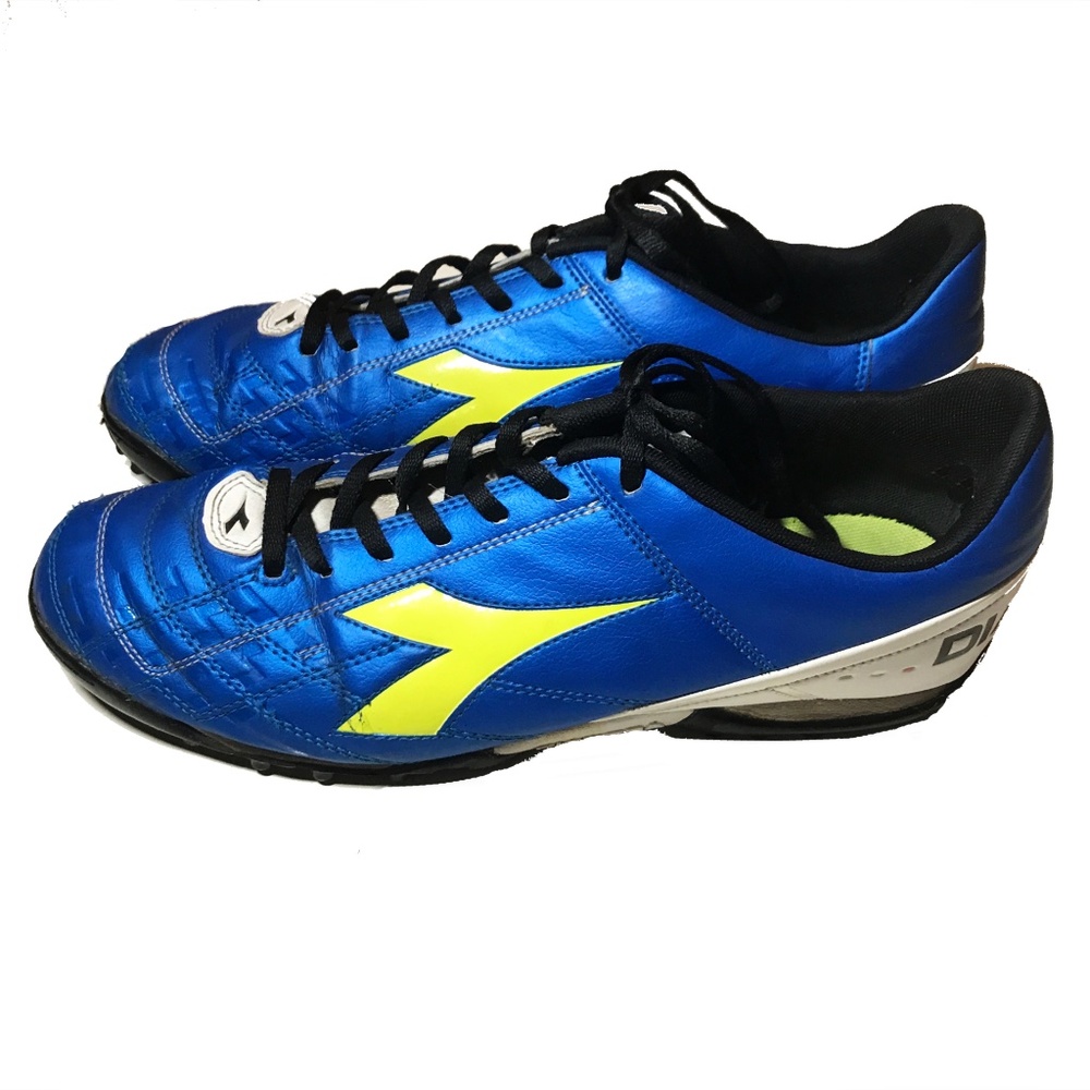 DIADORA SOCCER CLEATS SIZE 11